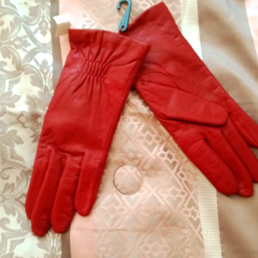 Gloves leather